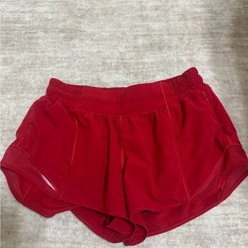 Lululemon hotty hot shorts 2.5” size 6 - Picture 2 of 5
